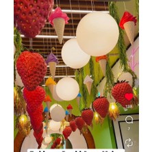 Dekoratif Maket Çilek 30 cm – Askılı Waffle Cafe Dekoru – Gerçekçi Tavan Süsü