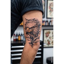 BP Tattoo Bulutların Arasından Yükselen Gerçekçi Kartal Dövmesi
