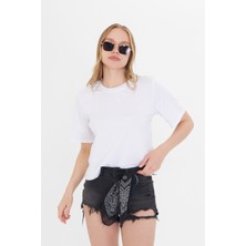 Kadın Beyaz Yuvarlak Yaka Regular Fit Normal Kesim T-shirt Tişört