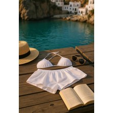 No 35 Concept Kadın Beyaz Şortlu Belden ve Boyundan Bağlamalı Bikini Takımı – Modern, Konforlu ve Günlük Kombinlere Uygun