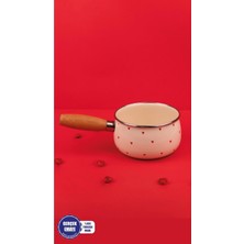 Cupid Ahşap Saplı Kalp Desenli Emaye Sos Tavası 16CM 1,3 Litre (Indüksiyon Dahil Tüm Ocaklara Uygun)