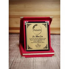 Miracix Kırmızı Kadife Plaket 12X16 cm – Kişiye Özel Isim, Resim ve Metin Baskılı Ödül Plaketi Tek Ebat