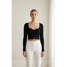 No 35 Concept Kadın Siyah Uzun Kollu Düğmeli Göğüs ve Göbek Dekolteli Crop Top Bluz – Şık, Rahat ve Kolay Kombinlenebilir