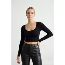 No 35 Concept Kadın Siyah Uzun Kol Kare Yaka Crop Top Bluz – Şık, Rahat ve Kolay Kombinlenebilir