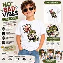 Tişört Kodu No Bad Vibes Baskılı Çocuk Tişörtü – Sevimli Timsah Tasarımlı