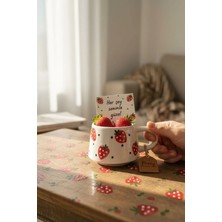 Perry Accessories Çilek Desenli Özel Tasarım Seramik Işçilikli Kupa Doğum Günü Hediyesi Özel Notlu