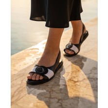 Futsi Shoes Agate Siyah – Beyaz Hakiki Deri Çift Renk Toka Detaylı Kadın Sandalet
