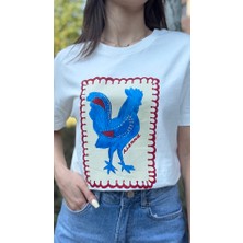 Leilaa Bisiklet Yaka Horoz Baskılı T-Shirt