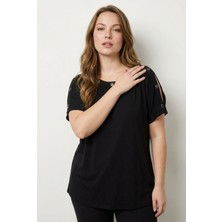 Stil Diva Bisiklet Yaka Kısa Kollu Omuz Detaylı Delikli Esnek Kumaşlı T-Shirt