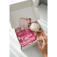 Perry Accessories Aynalı Mini Buket ve Pembe Fiyonk Kupa ve Kuru Kahve ve Özel Tasarım Not Kartı Hediye Seti