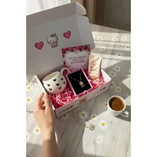 Perry Accessories Kararmaz Çelik Papatya Kolye ve Seramik Kupa ve Kahveli Hediye Seti Özel Günler Için