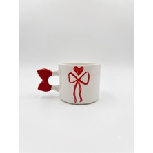 Palto Tasarım Kalpli Kırmızı Kurdele El Yapımı Krem Parlak Kurdele Kulp Kupa - El Işçiliği Hediyelik Kupa Bardak Mug