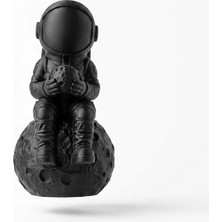 Figüro Ayda Oturan Astronot Figürü Masa Dekoru 3D Baskı Heykel