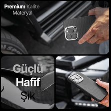 Fantastik Store iPhone 16 Pro Max Için Fiber Karbon Materyal Arka Bölüm Metal Lens Çerçeveli ve Metal Tuşlu Sararmayan ve Çizilmeyen Güçlü Darbe Emici Premium Silikon Kılıf (Çöl Titanyum, 16 Pro Max)