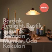 Fantastik Store Bolsius Ud Ağacı Kokulu Bardakta Mum - Vegan & Doğal & Saf Koku Özlü -Palmiye Yağı Içermez - 25 Saat Yanma Süresi - Koyu Kahverengi Renkte - 80MM/73MM
