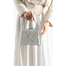 Lebibe Shoes Pearly Kadın Beyaz Nakış Işlemeli Inci Detaylı Metal Saplı Abiye El ve Omuz Çantası