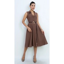 Dorne Moda Çiçek Aksesuarlı Kruvaze Yaka Kemerli Midi Elbise - Düğün - Mezuniyet - Ofis Şıklığı