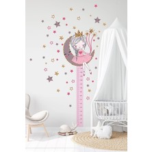 Kanvassepetinet Ayda Oturan Sevimli Kız Çocuğu Boy Ölçer Duvar Sticker