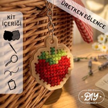 Etamina Gardemina Serisi: Çilek Etamin Çarpı İşi Anahtarlık- Yeni Başlayanlar İçin Hobi Seti