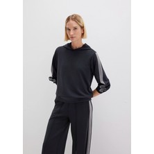 Mavi Şerit Detaylı Kapüşonlu (TENCEL™) Modal Karışımlı Siyah Sweatshirt 1S10443-900