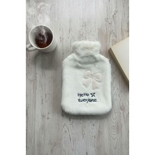 Nacario Buffer Hello Everyone Yazılı Kurdeleli Beyaz Peluş Sıcak Su Torbası, 1 Litre, Yumuşak Kılıf, Uzun Süre Sıcak Tutan Termal