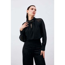 Sateen-Aksesuar Detaylı Bluz