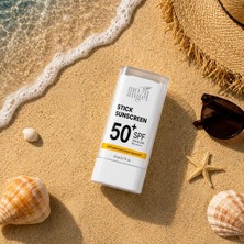 Moon Angel Age Lock Stick Krem Güneş Kremi 50+ Spf | Yaşlanma Karşıtı– Mat Bitiş – Günlük Kullanım