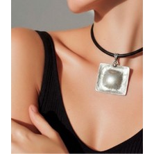 Dilhan Atlay Kare Choker  Kolye