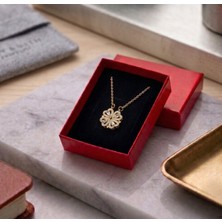 Pigna Aksesuar Kutulu Gold Açılır Kapanan Mıknatıslı Yonca Çelik Kolye – Hediye Paketinde (Altın)