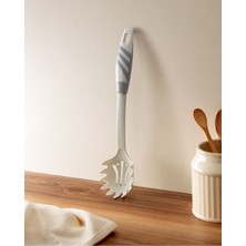 Madame Coco Chase Makarna Kepçesi