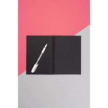 Esranın Dünyası Siyah Spiralli A5 Defter, 30 Yaprak ve 60 Sayfa, Jel Kalem Hediyeli