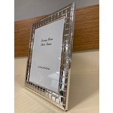 Plus Home Resim Çerçevesi Damalı Model Metal Pirinç Kenarlı Renk Gümüş Büyükboy Ebat 20X25 cm