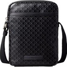 Calvin Klein Erkek Fermuarlı Ön Bölmeli Monogram Logo Detaylı Siyah Omuz Çantası LV04D3334G-UB1