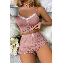 Merry See Dantelli Askılı Crop Üst ve Fırfır Paça Mini Şortlu Pijama Takım