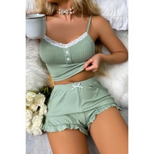 Merry See Dantelli Askılı Crop Üst ve Fırfır Paça Mini Şortlu Pijama Takım