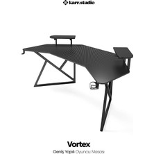Karr Gaming Vortex 25mm Kanatlı Oyuncu Masası | Siyah Karbon Fiber Kaplama | Raflı Oyuncu Masası