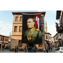 Punto Dizayn Üniformalı Gazi Mustafa Kemal Atatürk- Ay Yıldız Bayrak Poster Bayrak Premium Raşel Kumaş ATA17