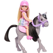 Frefly Store Barbie Chelsea Bebek ile Midilli Seti - Kask ve Aksesuarlarla