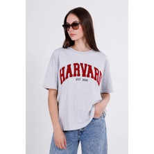i8 Denim Harvard Baskılı T-Shirt