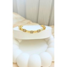 Sassy Takı Geometrik Model Altın Kaplama Kare Zirkon Taşlı Gold Çelik Bileklik