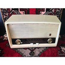 Marvielle Lambalı Antika Radyo, Klasik Tasarımıyla Dikkat Çeker - Nostaljik Radyo