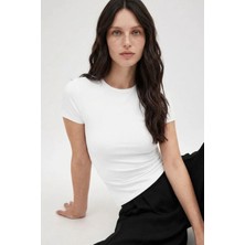 Kadın Beyaz Kısa Kollu Bisiklet Yaka Basic T-Shirt Likralı Süprem
