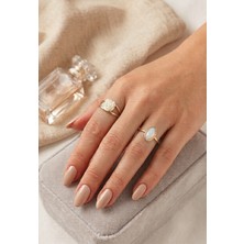 Mia Donna Jewelry Mia Donna Çiçek Detaylı ve Sedef Efektli Oval Taşlı Gold Renk Ikili Kombin Yüzük