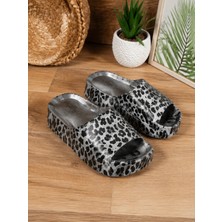 Kantex Kadın Gri Leopar Desenli Platform Terlik - Kalın Taban - Hafif Yumuşak - Kaymaz Taban - Günlük Kullanım - Ev - Banyo - Plaj - Havuz - Yazlık Rahat Terlik