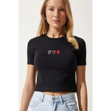 TeknoKapsül Happiness Istanbul Kadın Siyah Kalp Nakışlı Crop Örme T-Shirt MX00158