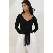 TeknoKapsül Trend Alaçatı Stili Siyah V Yaka Bağlama Detaylı Bluz ALC-X14864