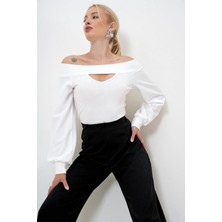 TeknoKapsül Trend Alaçatı Stili Beyaz Madona Yaka Cut Out Detaylı Örme Bluz ALC-X12948