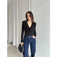 Siyah Dökümlü V Yaka Uzun Kollu Bluz