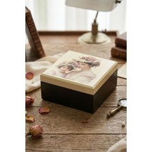 Uretti - Hülya 6683 8354 El Yapımı Nostaljik Anne & Çocuk Baskılı Ahşap Takı Saklama Kutusu – Retro Vintage Dekoratif Kare Kutu