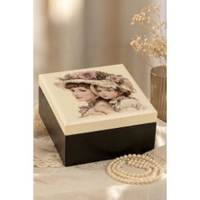 Uretti - Hülya 6683 2028 El Yapımı Nostaljik Anne & Çocuk Baskılı Ahşap Takı ve Saklama Kutusu – Retro Vintage Dekoratif Kare Kutu